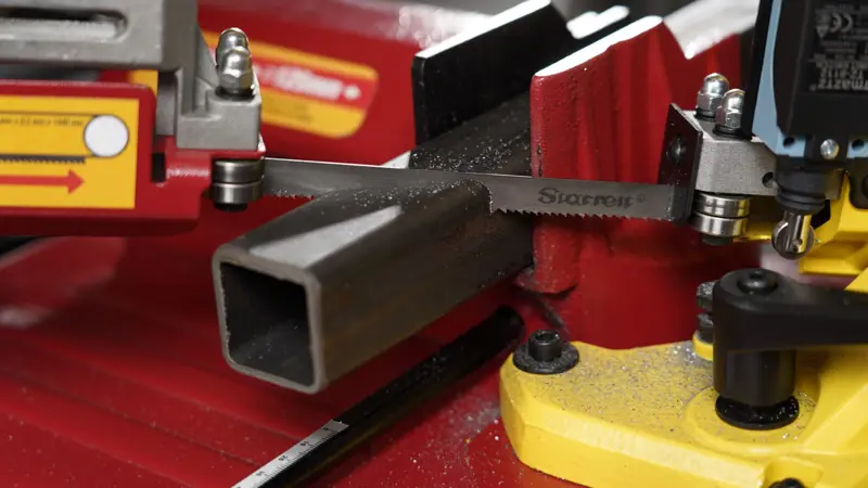 Starrett S1106NG +4 Stk 1440 x 13 x 0,65 mm Sägeblätter, Metallbandsäge, 850 Watt, Variable geschwindigkeit 30–80 m/min, Gährung 0-60°