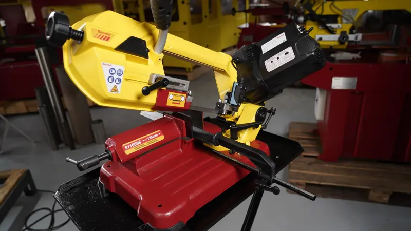 Starrett S1106NG +4 Stk 1440 x 13 x 0,65 mm Sägeblätter, Metallbandsäge, 850 Watt, Variable geschwindigkeit 30–80 m/min, Gährung 0-60°